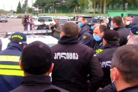 Police detain UNM activists at Rustavi prison protesting Saakashvili’s arrest 