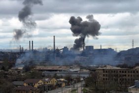 Russians resume bombing of Azovstal plant after Kyiv evacuates 100 