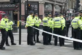 Two police officers stabbed in London - BBC