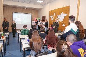 თავდაცვის ძალების მეთაურის მოადგილე კავკასიის საერთაშორისო უნივერსიტეტის სტუდენტებს შეხვდა