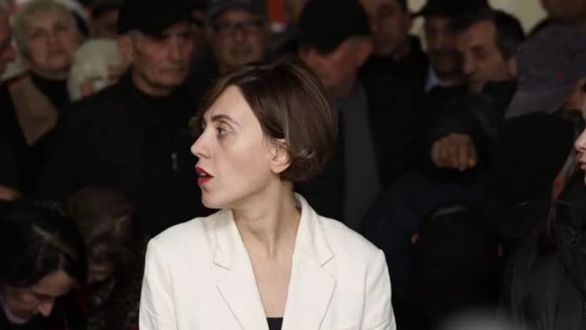 ანა წითლიძე – “ენგურჰესის” დირექტორი თანამშრომლებს პირადობის მოწმობებს ართმევს და ენგურის ხიდის ჩაკეტვაზე ოკუპანტებთან მოლაპარაკებებს აწარმოებს