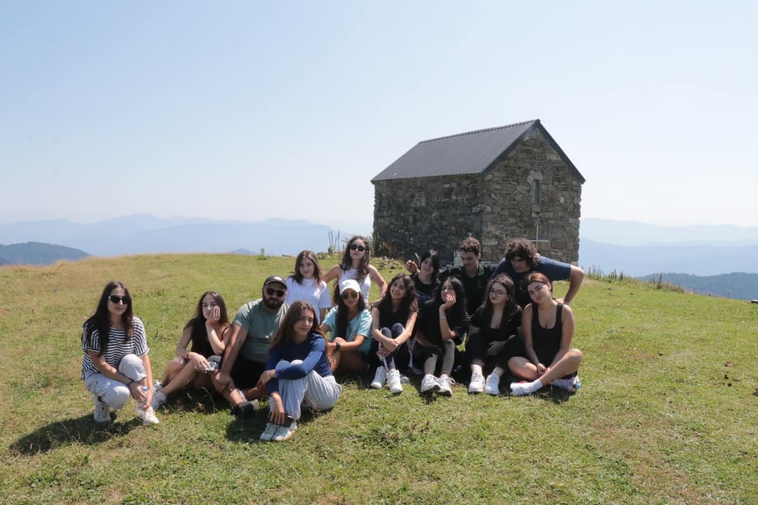 ბორჯომის დამამთავრებელი კლასის მოსწავლეებისთვის ორდღიანი ლაშქრობა მოეწყო