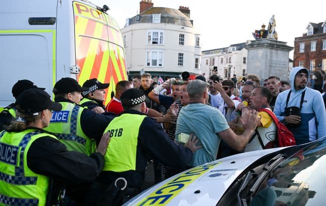 სტარმერი – არ მოვითმენთ თავდასხმებს მეჩეთებზე, ძალადობრივ საპროტესტო აქციებში მონაწილეები იგრძნობენ კანონის სრულ ძალას