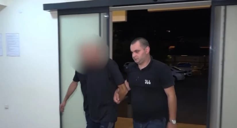 ქობულეთში განზრახ მკვლელობის ბრალდებით წარსულში მრავალჯერ ნასამართლევი მამაკაცი დააკავეს