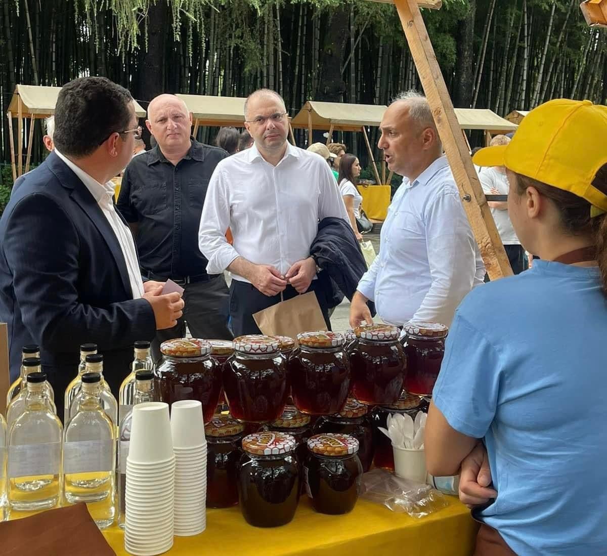 Frontnews image description