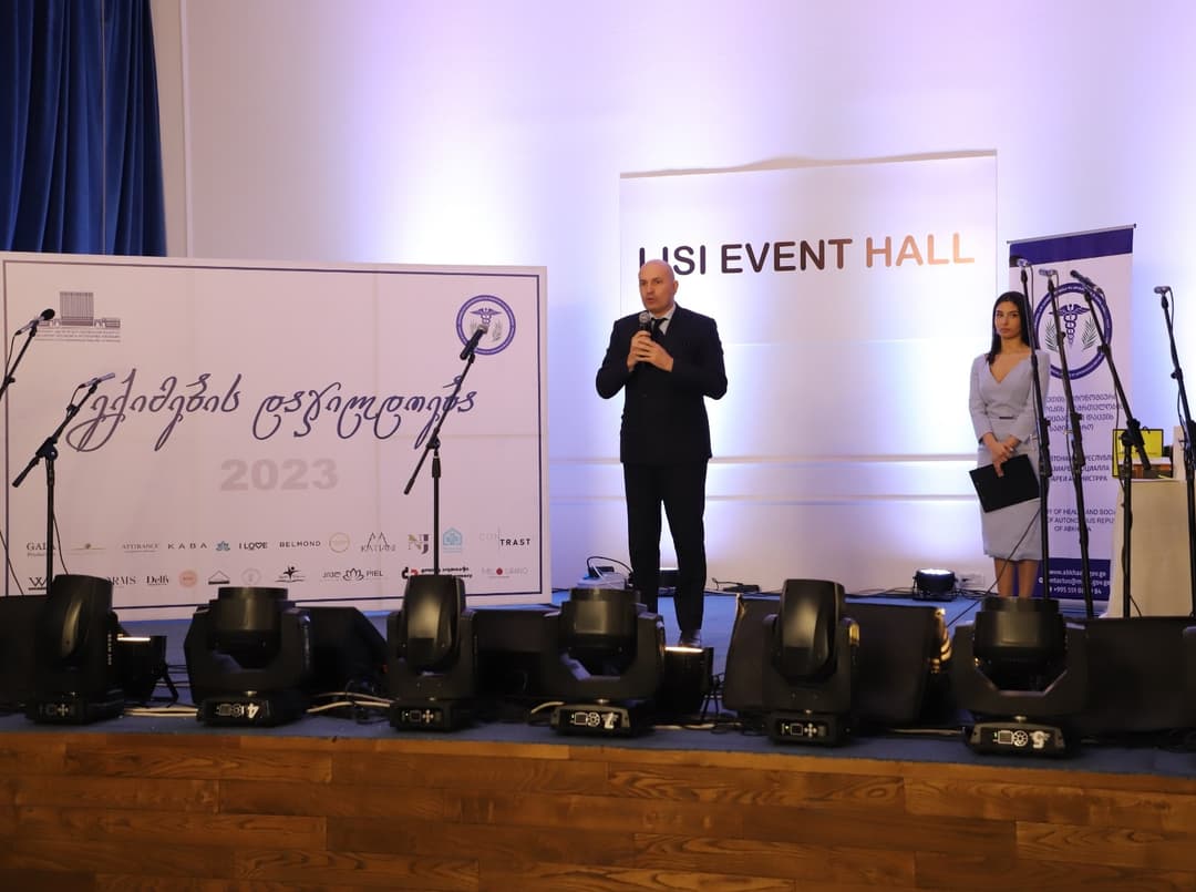 აფხაზეთის მთავრობის თავმჯდომარემ უფასო სამედიცინო გამოკვლევებში ჩართული ექიმები დააჯილდოვა