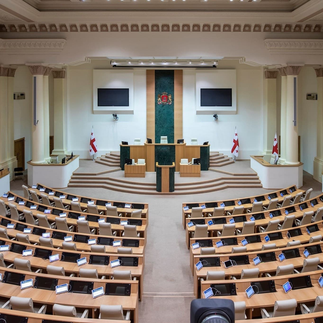 Frontnews image description