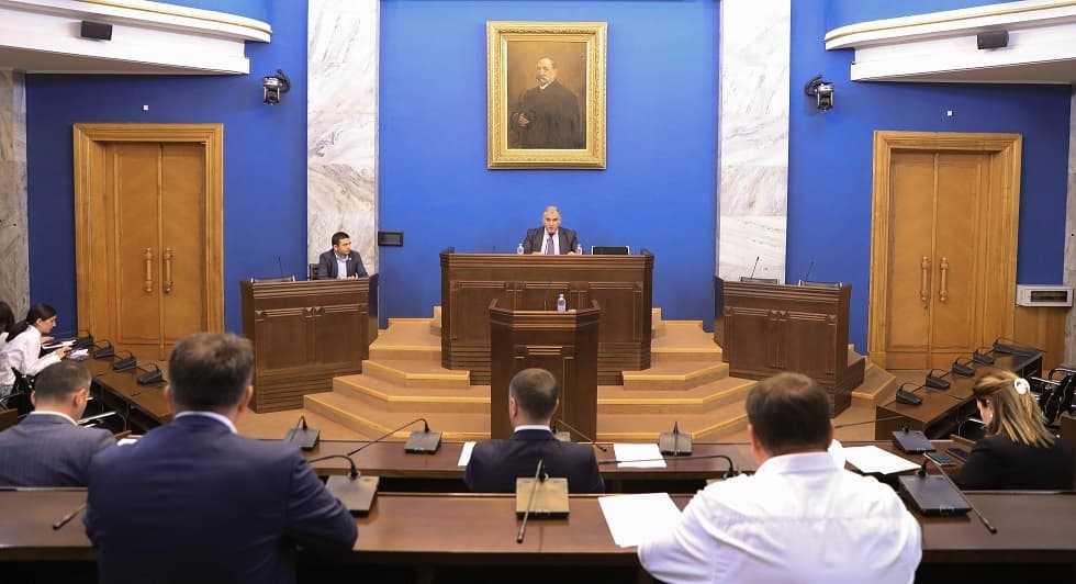 პარლამენტის რეგლამენტში შესატანი ცვლილებით სახალხო დამცველის არჩევის დროებითი წესი დგინდება