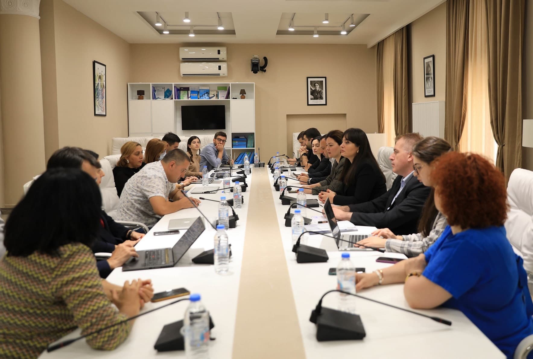 Frontnews image description