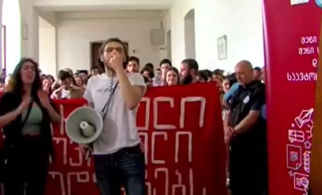 Frontnews image description