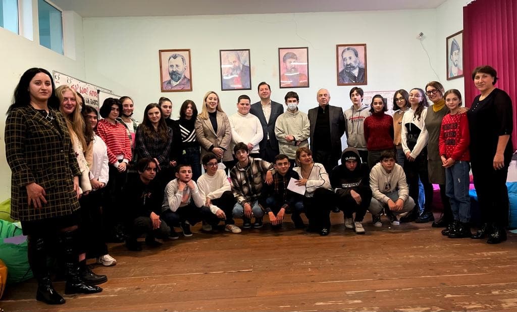 სენაკში აფხაზეთიდან დევნილი ახალგაზრდებისთვის საკვირაო სკოლა გაიხსნა