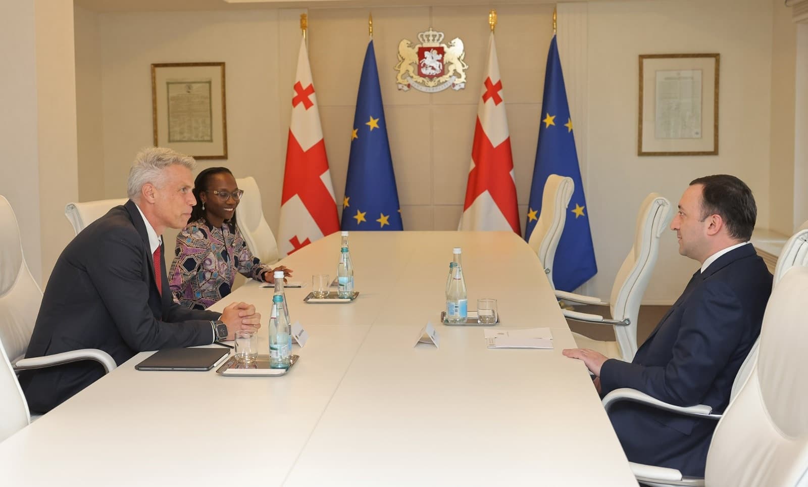 Frontnews image description