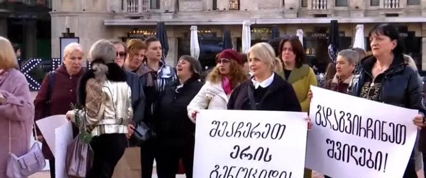 “ნარკოტიკი კლავს, გადაგვირჩინეთ შვილები” – ბათუმში აქცია გაიმართა