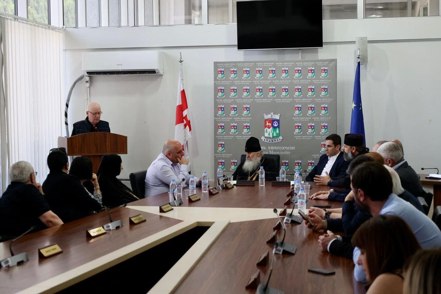 Frontnews image description