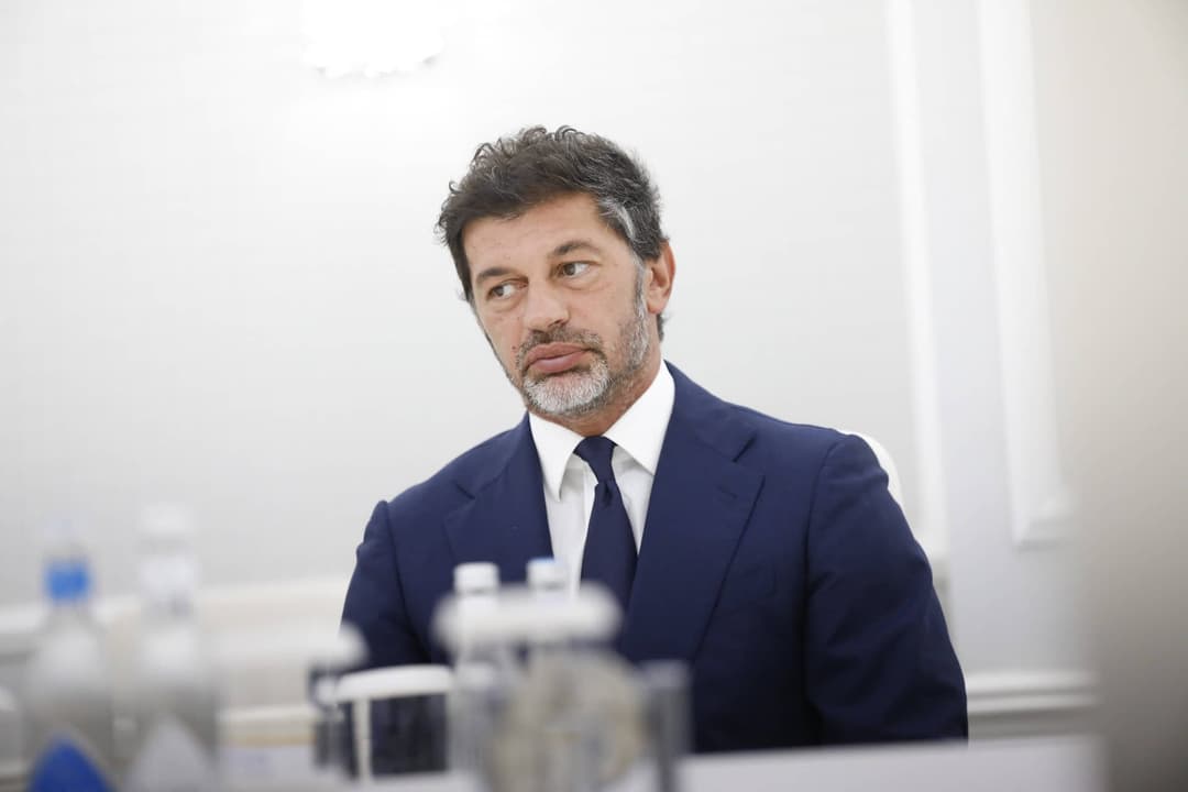 კახა კალაძე – მეგობრებო, რასაკვირველია, არა რუსულ კანონს, არა არცერთი უცხო ქვეყნის კანონს თუ დირექტივას!