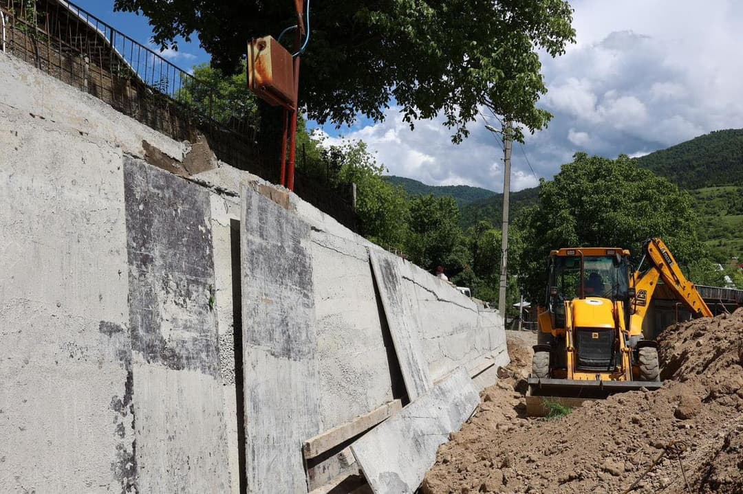 ბორჯომის მუნიციპალიტეტის სოფელ ყვიბისში შიდა საუბნო გზის რეაბილიტაცია მიმდინარეობს