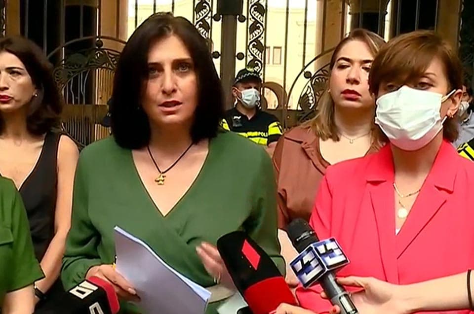 თამარ კორძაია – მივმართავთ კახა კუჭავას, მიიღოს სათანადო ზომები მათ დასასჯელად, ვინც ფიზიკურად გამოიყენა ძალა ქალი დეპუტატების მიმართ