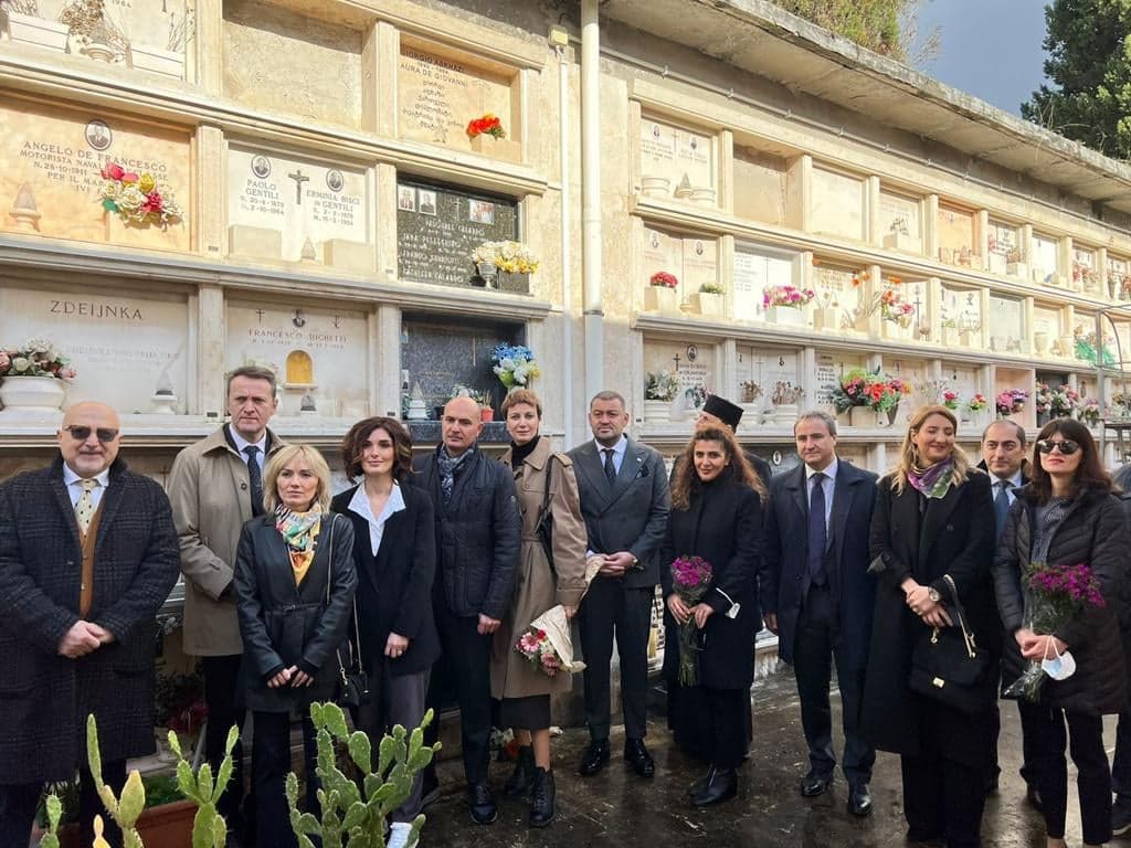 Frontnews image description