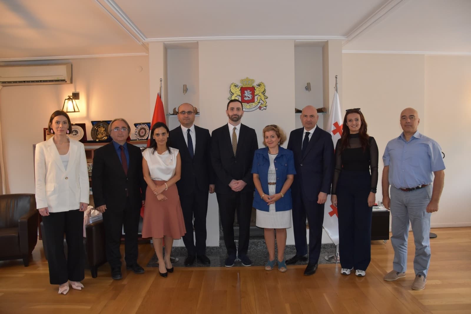 Frontnews image description