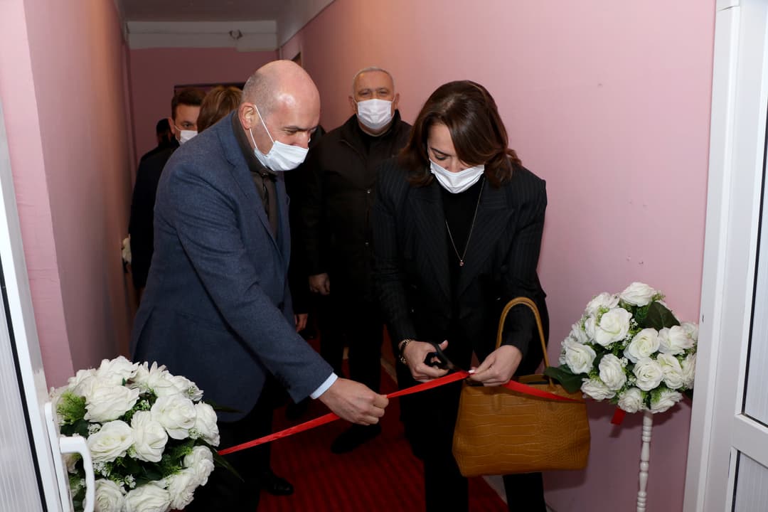 აფხაზეთის მე-7 საჯარო სკოლაში ახლადგარემონტებული სპორტული დარბაზი გაიხსნა