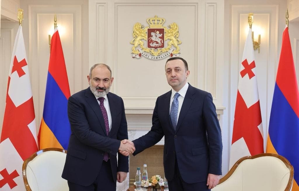 ირაკლი ღარიბაშვილი ნიკოლ ფაშინიანს შეხვდა