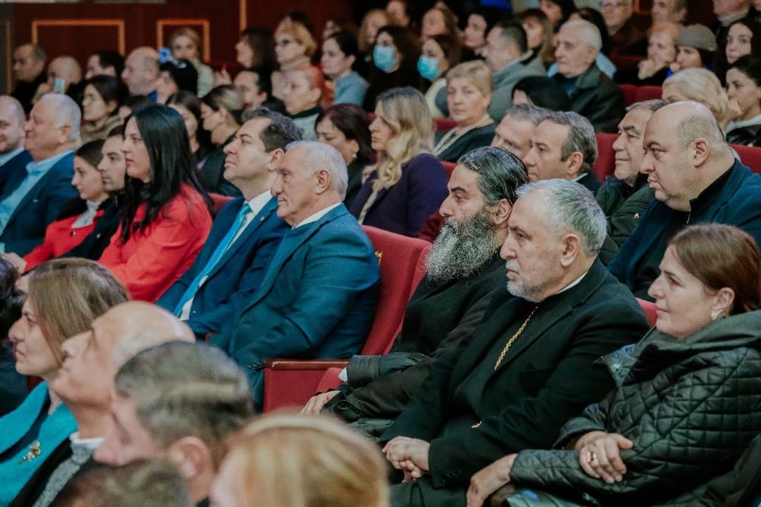 სოხუმის სახელმწიფო დრამატულ თეატრში პატრიარქის საიუბილეო თარიღებისადმი მიძღვნილი ღონისძიება გაიმართა