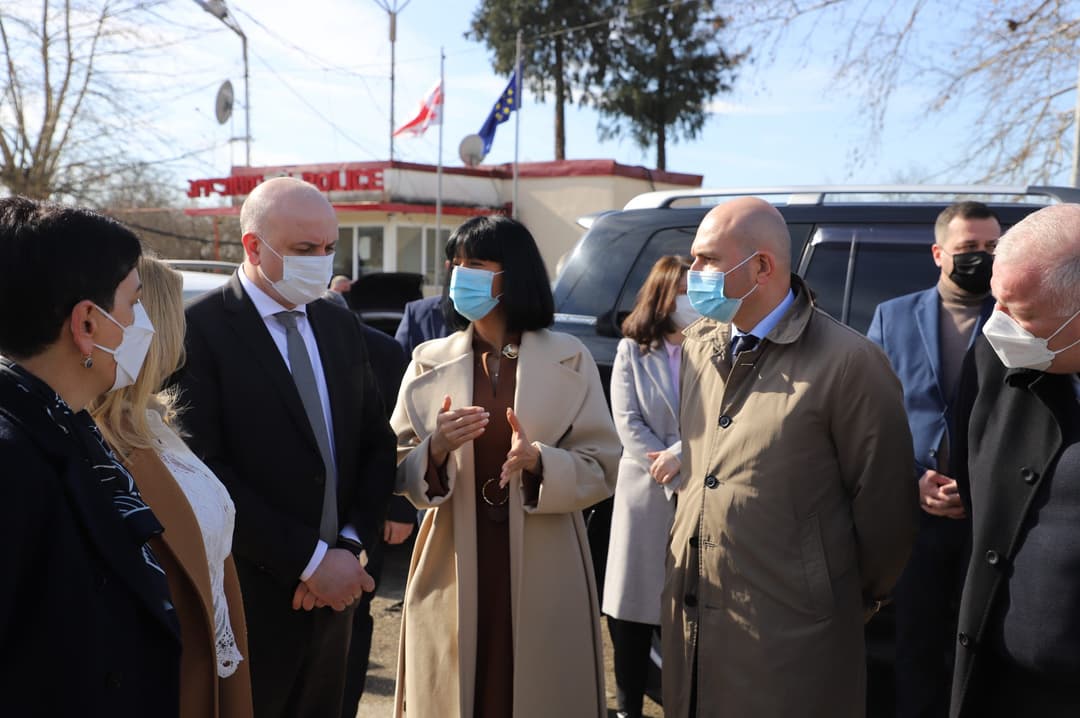 რუსლან აბაშიძე, ზურაბ აზარაშვილი და თეა ახვლედიანი აფხაზეთის საოკუპაციო ხაზთან, ენგურის ხიდზე იმყოფებოდნენ