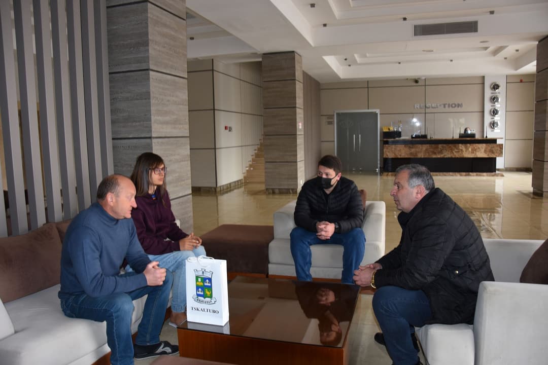 წყალტუბოს მერი მუნიციპალიტეტის სასტუმროებში მყოფ უკრაინის მოქალაქეებს შეხვდა