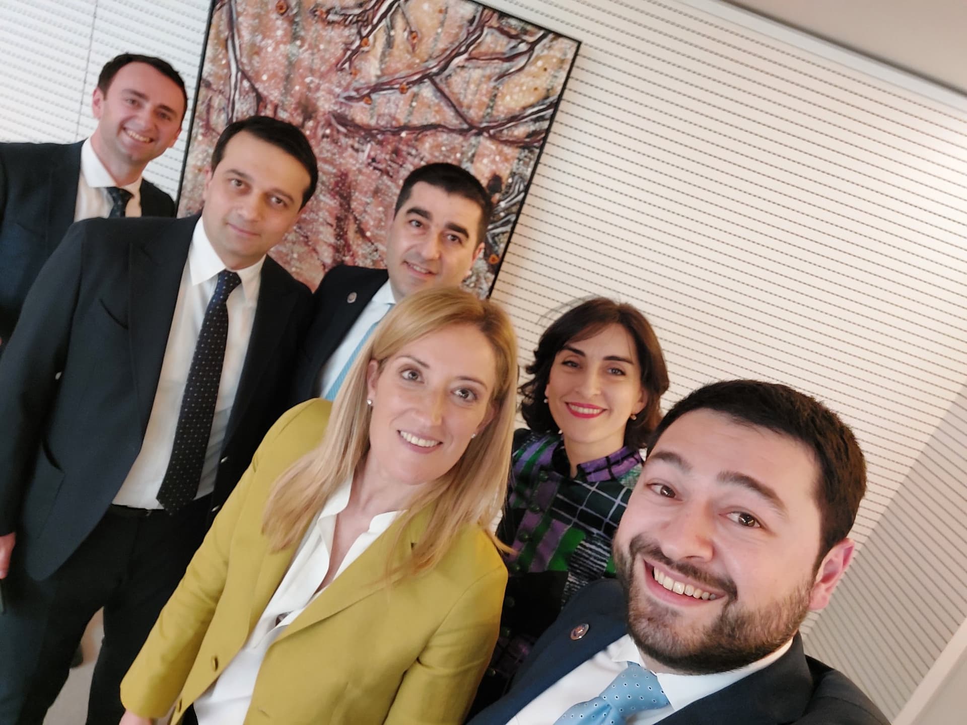 Frontnews image description