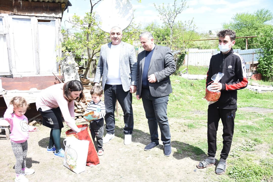 წყალტუბოს მუნიციპალიტეტში სააღდგომო ნობათის დარიგება დაიწყო