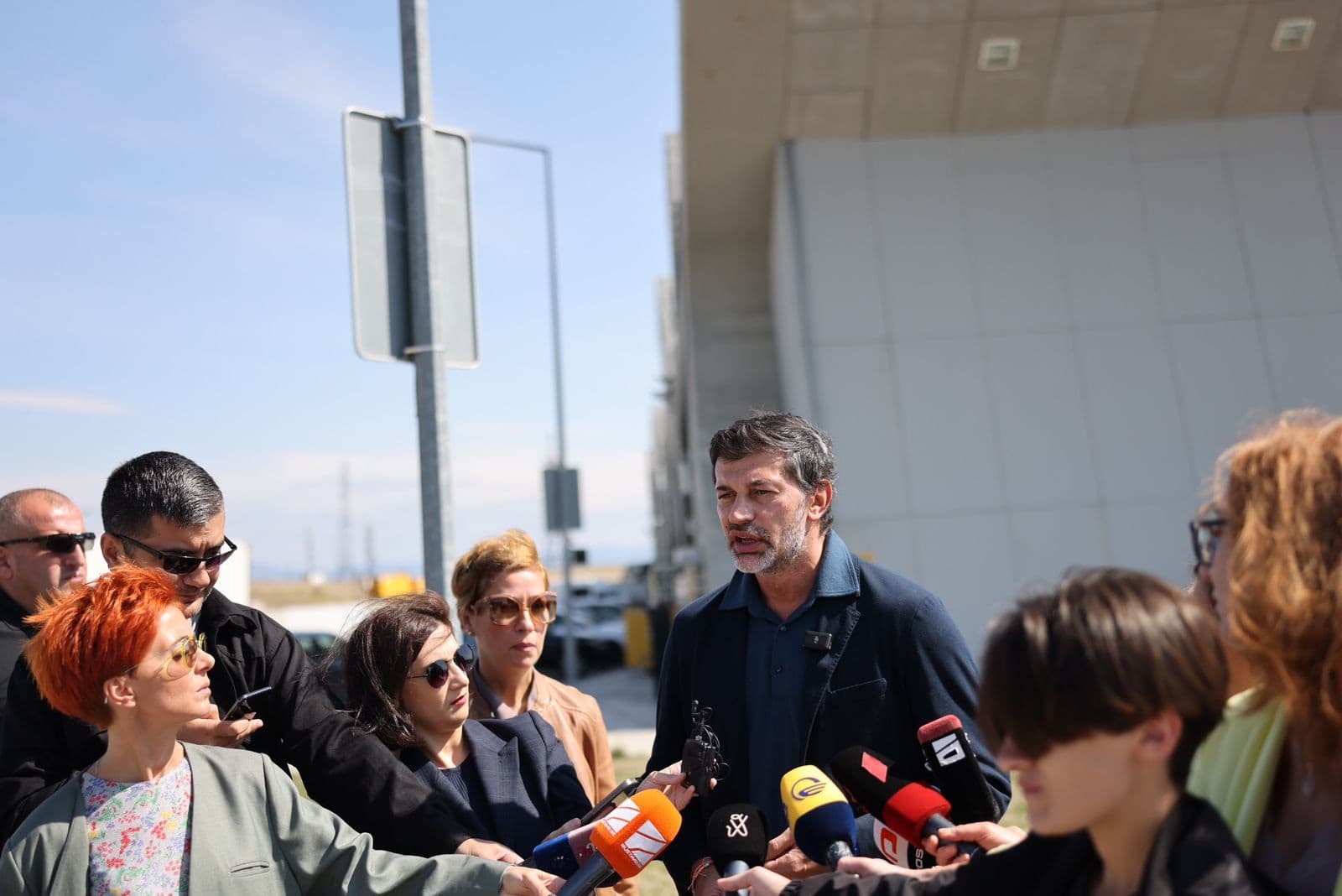 Frontnews image description