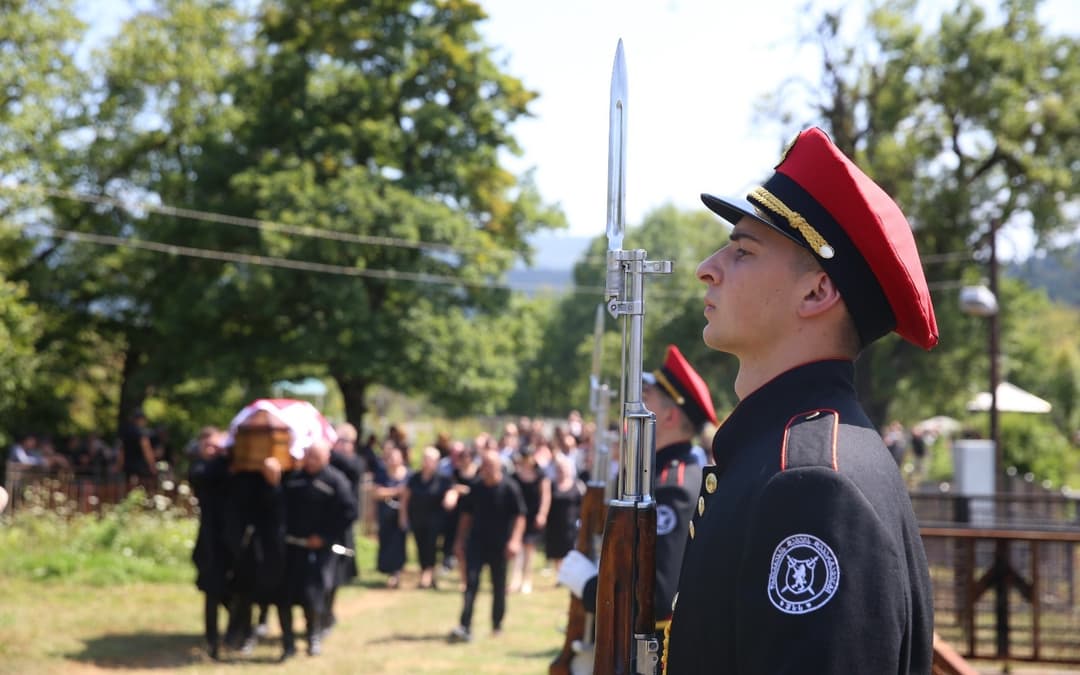 სამსახურებრივი მოვალეობის შესრულების დროს დაღუპული პოლიციელი მირიან ჭელიძე სამხედრო პატივით დაიკრძალა