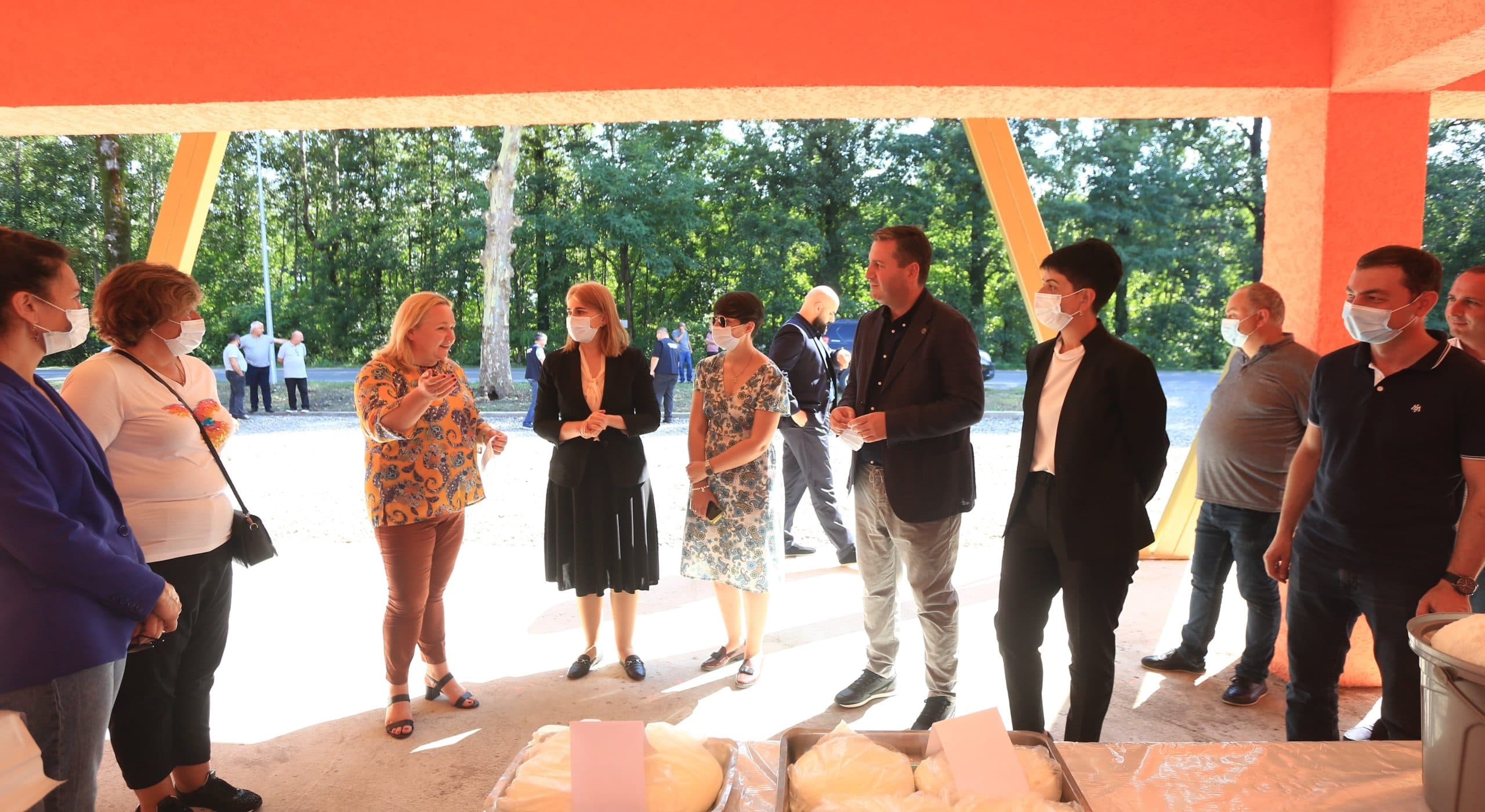 Frontnews image description