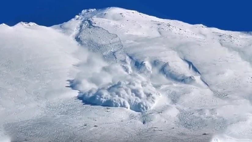 Helicopter deployed in avalanche search operation in Bakuriani