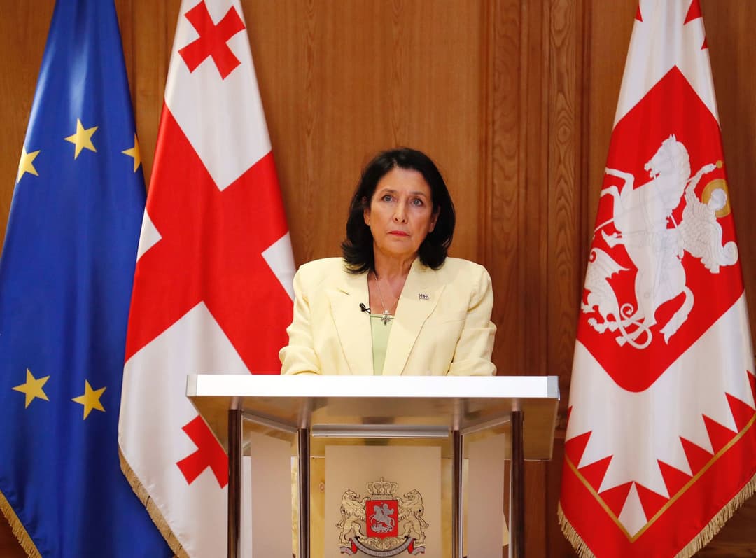 პრეზიდენტმა 12 მსჯავრდებული შეიწყალა