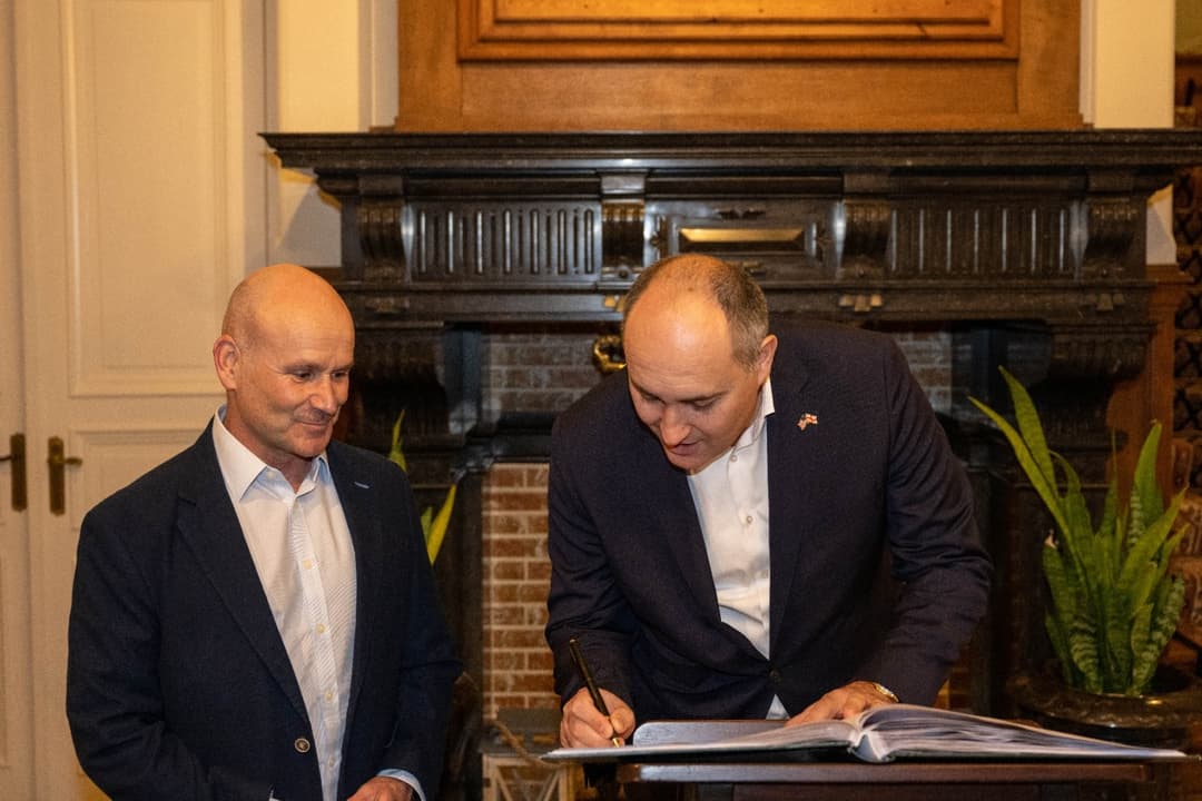 ბრიუსელში ვიზიტის ფარგლებში თავდაცვის მინისტრს გენერალმა ქრისტოფერ კავოლიმ პირად რეზიდენციაში უმასპინძლა