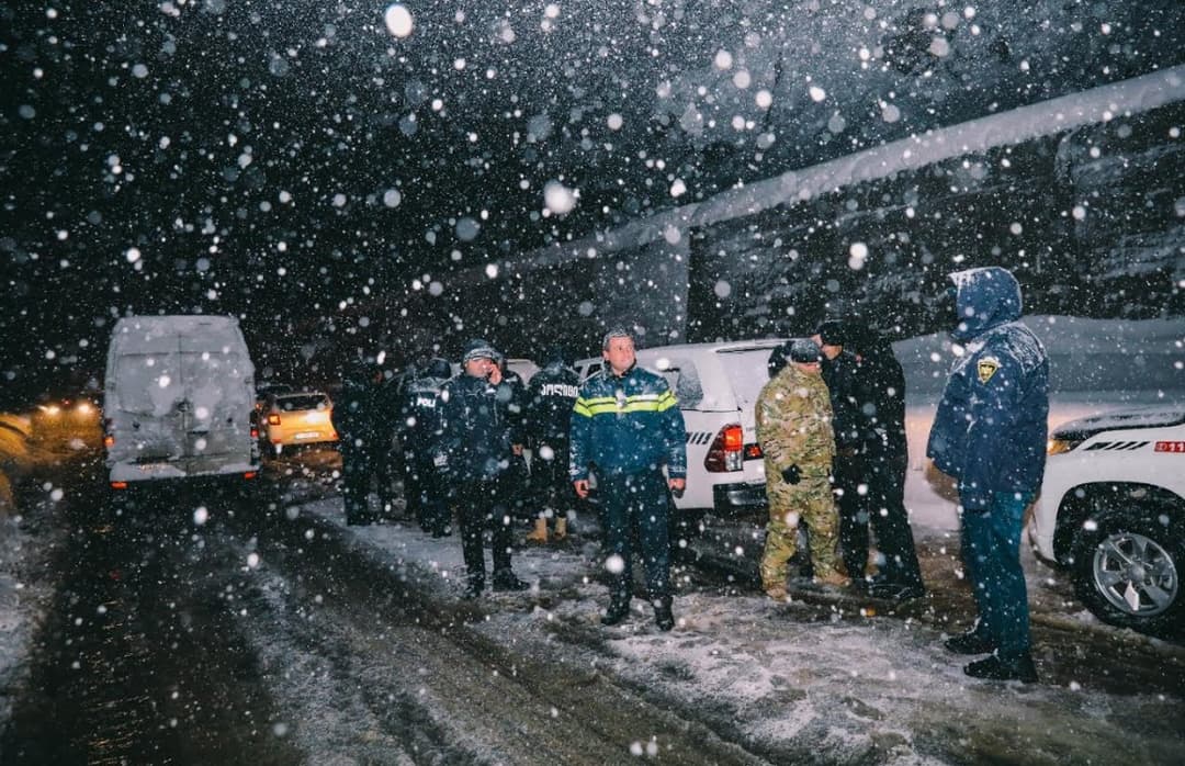 შსს – რიკოთის უღელტეხილის ტერიტორია მსუბუქმა ავტომობილებმა, მგზავრებთან ერთად, უსაფრთხოდ დატოვეს