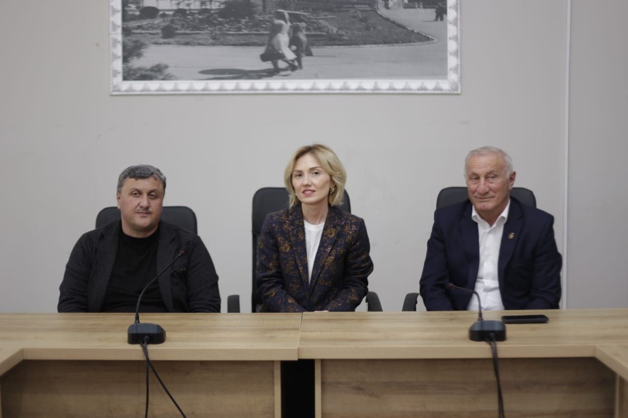 Frontnews image description