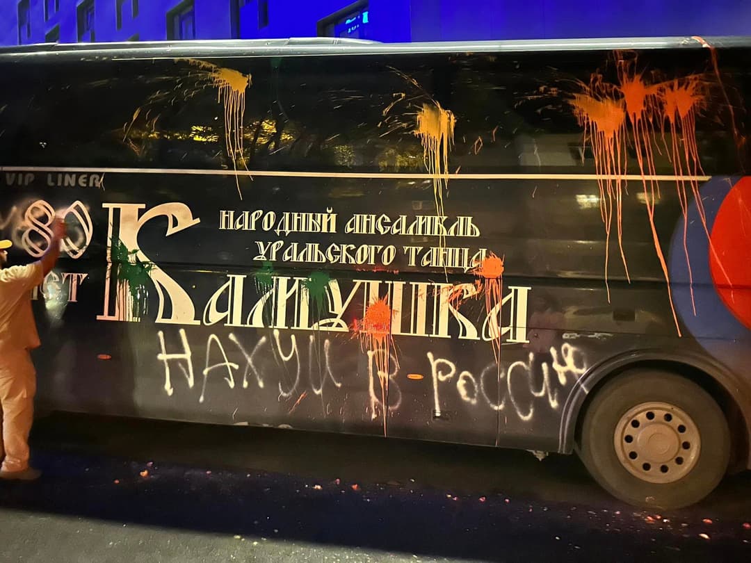 Civil activists throw paint at bus in Tbilisi reportedly belonging to Russian folk group
