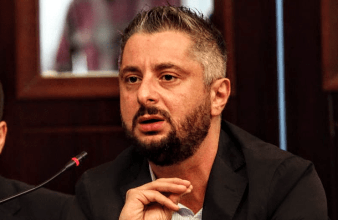 ნიკა გვარამია – აღმოჩნდა, რომ მე თურმე მასამართლებს „რუსთავის 2“-ის გენერალური დირექტორი ზაზა გველესიანი