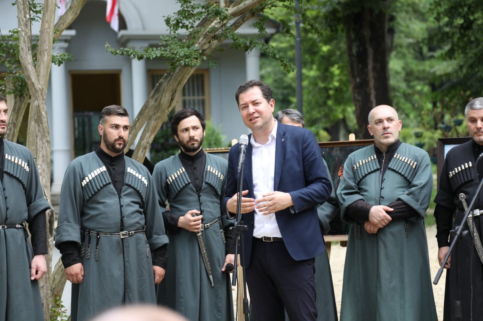 Frontnews image description