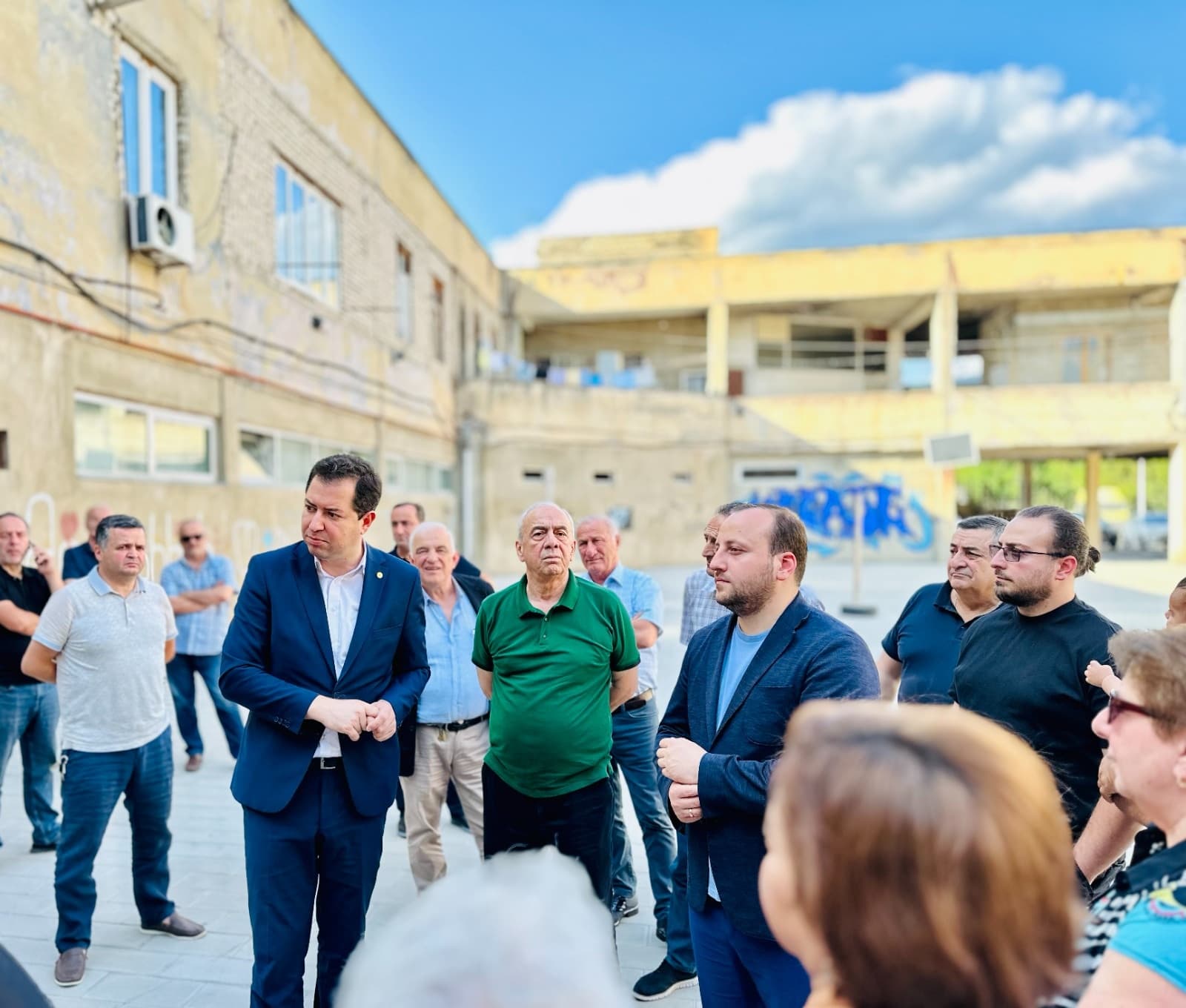 Frontnews image description