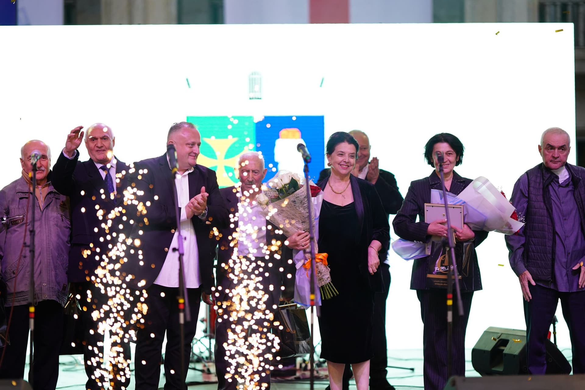 Frontnews image description