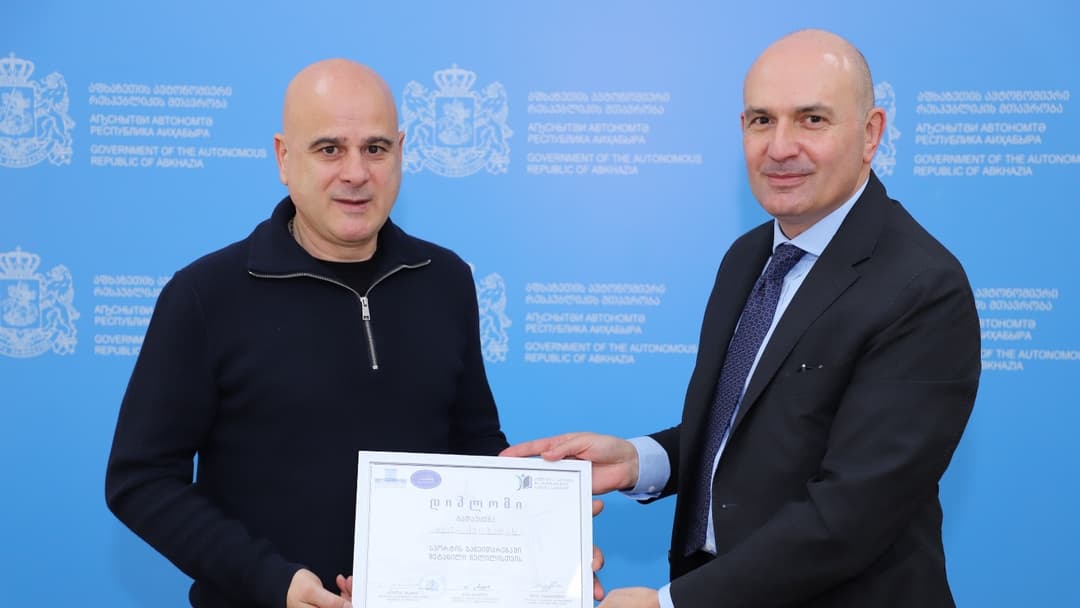 რუსლან აბაშიძემ სპორტის განვითარებაში შეტანილი წვლილისთვის თემურ ქეცბაია დააჯილდოვა