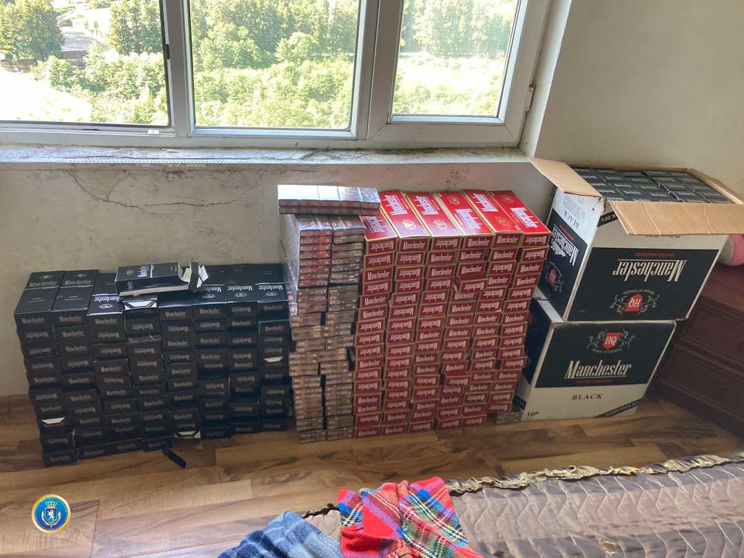 განსაკუთრებით დიდი ოდენობით უაქციზო სიგარეტის შენახვის ფაქტზე ერთი პირი დააკავეს