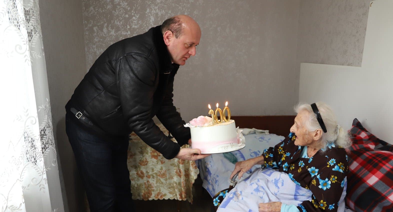 Frontnews image description