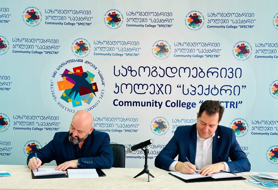 აფხაზეთის ავტონომიური რესპუბლიკის იძულებით გადაადგილებულ პირთა სამინისტროსა და კოლეჯ “სპექტრს“ შორის თანამშრომლობის მემორანდუმი გაფორმდა