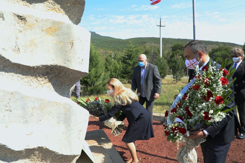 Frontnews image description