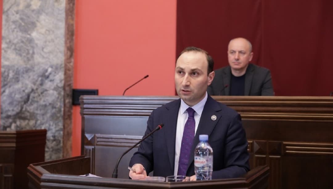 იურიდიულ საკითხთა კომიტეტმა მესამე მოსმენიდან მეორე მოსმენაზე დაბრუნებულ “დეოლიგარქიზაციის შესახებ“ კანონპროექტს მხარი დაუჭირა