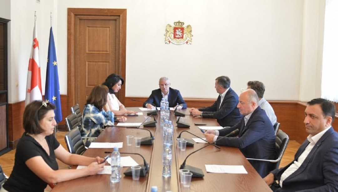 საპროცედურო საკითხთა და წესების კომიტეტმა ქეთევან დუმბაძისთვის პარლამენტის წევრის უფლებამოსილების ვადამდე შეწყვეტის თაობაზე იმსჯელა